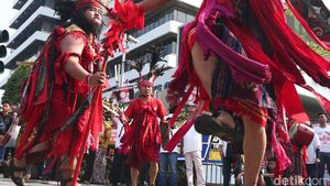 Tari Perang Meriahkan Car Free Day