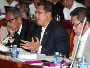 Menag Bahas Ongkos Haji dengan Komisi VII Menag Bahas Ongkos Haji dengan Komisi VII