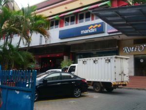 Kisah Heroik Satpam Bank yang Bantu Ibu Hamil dan Kunci Pintu Saat Bom Thamrin