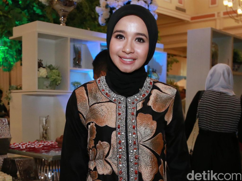 Kisah Cinta Laudya Cynthia Bella, dari Cinlok hingga Dikotori Penyakit Ain Kisah Cinta Laudya Cynthia Bella, dari Cinlok hingga Dikotori Penyakit Ain