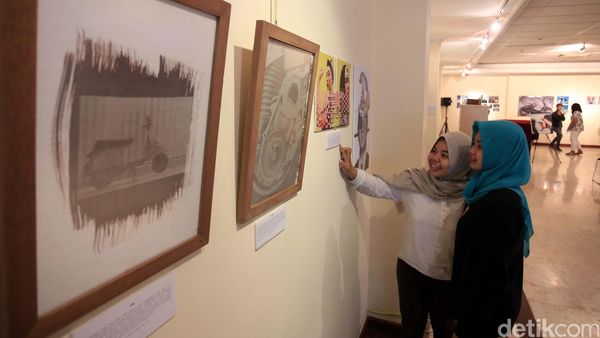 Menikmati Vespa Dalam Beragam Foto