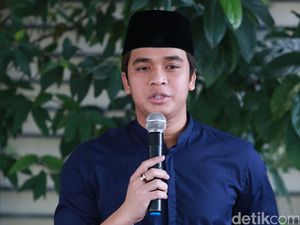 Jelang Peringatan Setahun Olga, Billy Syahputra Sering Didatangi Lewat Mimpi Jelang Peringatan Setahun Olga, Billy Syahputra Sering Didatangi Lewat Mimpi