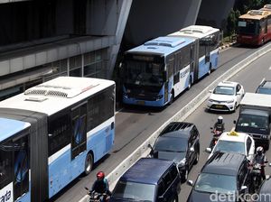 Saat Warga Tinggalkan Kendaraan Pribadi, Namun Headway TransJ Belum Teratur
