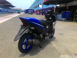 Pegangan Penumpang di Aerox 125LC Tersembunyi, Ini Alasan Yamaha