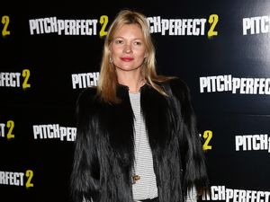 Kate Moss Hingga Emma Watson Sumbang Jeans untuk Amal