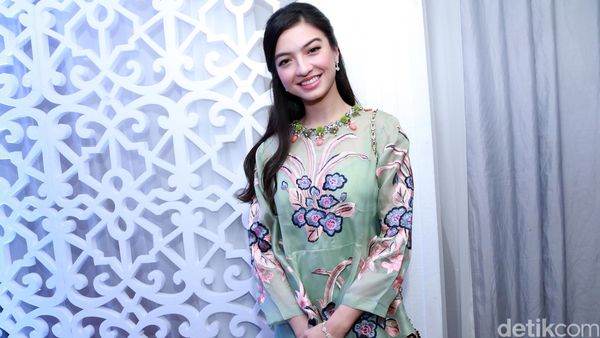 Cantiknya Raline Shah di Nikahan Fedi Nuril