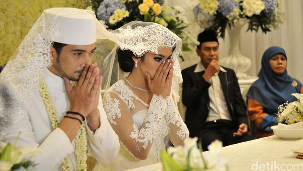 Suasana Ijab Kabul Aryani Fitriana dan Donny Michael