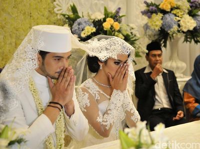 Suasana Ijab Kabul Aryani Fitriana dan Donny Michael