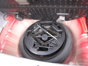 Ingat! Pakai Ban Cadangan Harus Jalan Pelan, Dilarang Ngebut Ingat! Pakai Ban Cadangan Harus Jalan Pelan, Dilarang Ngebut