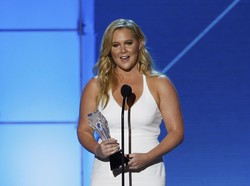 Amy Schumer Protes Dirinya Disebut Wanita Berukuran Plus