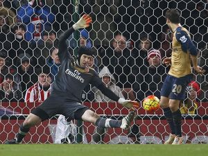 Lagi, Arsenal Bergantung pada Cech