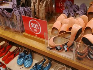 Cotton On Diskon 50%, Sneakers Mulai dari Rp 100 Ribu