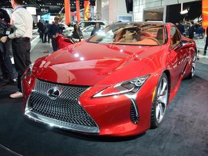 Lexus LC 500h Awali Debut di Geneva Motor Show 2016