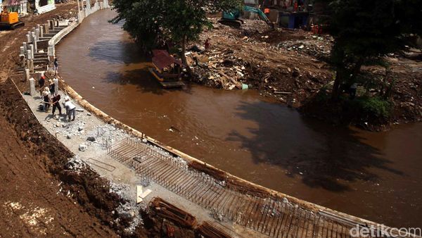 Pembangunan Turap di Bukit Duri
