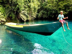 Dari Bandara Kalimarau, Langsung ke Danau Sejernih Cermin