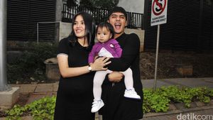Kebersamaan Ricky Harun dengan Istri dan Anak Tercinta