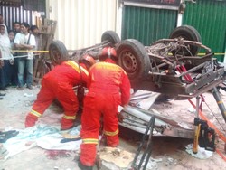 Mobil Boks Ditinggal Sopir, Dikemudikan Temannya Lalu Jatuh Timpa Pedagang