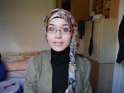 Tutorial Hijab Semi Turban dengan Karet Rambut ala Hijabers Rusia