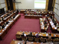 Komisi III DPR Masih Cecar Jaksa Agung, Rapat Kembali Diskors