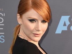 Tampil di Karpet Merah, Seleb Hollywood Ini Pakai Gaun dari Online Shop