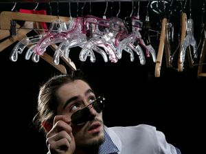 Hati-hati Kamera Pengintai Bentuk Gantungan Baju di OL Shop!