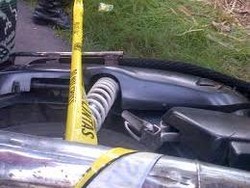Mayat Pria Bertato Ditemukan Tergeletak di Jalan