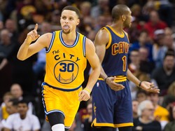 Curry Pimpin Warriors Benamkan Cavaliers 132-98