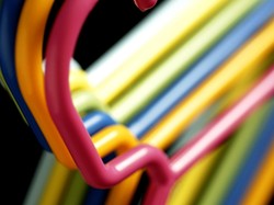 Mengenal 6 Jenis Gantungan Pakaian & Manfaatnya