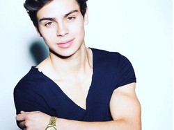 4 Tahun Jadi Fans, Wanita Ini Akhirnya Buat Aktor Tampan Jatuh Hati Padanya