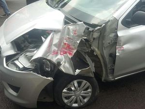 Terobos Perlintasan, Mobil ini Terserempet KRL di Pasar Minggu