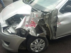 Terobos Perlintasan, Mobil ini Terserempet KRL di Pasar Minggu