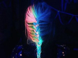 Glow In The Dark Rainbow, Warna Rambut Pelangi yang Terang Dalam Gelap Glow In The Dark Rainbow, Warna Rambut Pelangi yang Terang Dalam Gelap