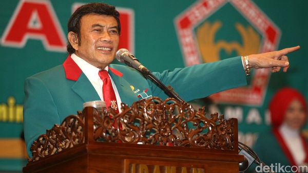 Rhoma Lantik Pengurus 18 DPW Partai Idaman
