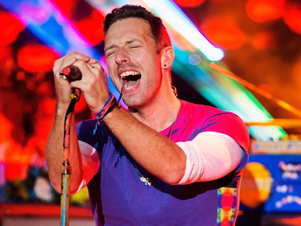Chris Martin Curhat Terpisah dari Personel Coldplay karena Corona