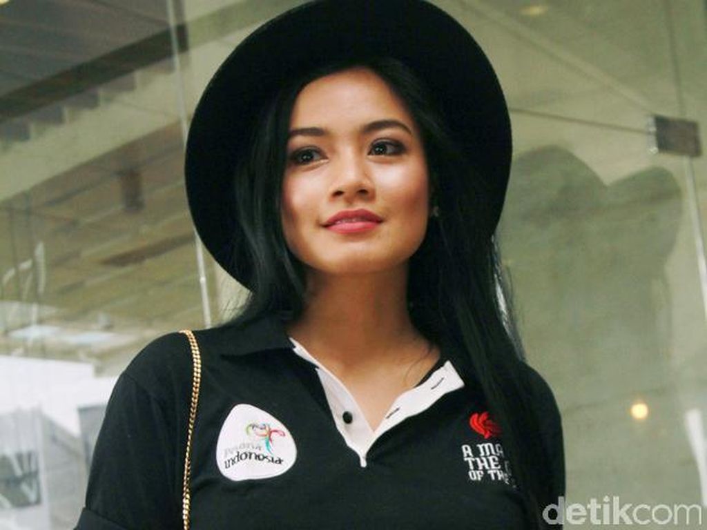 Titi Kamal Bergaya dengan Topi Fedora Titi Kamal Bergaya dengan Topi Fedora