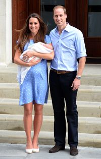 Makna Bahasa Tubuh Kate Middleton Saat Menggendong Anak-anaknya/
