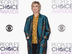 Enam Tahun Syuting untuk Glee, Jane Lynch Kini Muak Pakai Baju Olahraga
