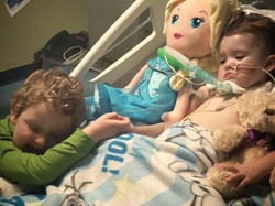 Balita yang Dikenal Ceria Itu Kini Terbaring Lemah karena Penyakit Langka