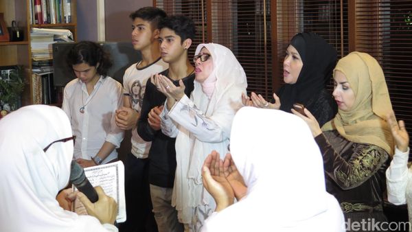 Maia Estianty Gelar Pengajian untuk Dul