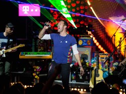 Respons Chris Martin Soal Desakan Pembatalan Konser Coldplay