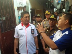 Dikawal Polisi Bersenjata, Komjen Buwas Masuk ke Kampung Kubur di Medan