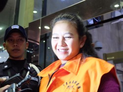 Senyuman Damayanti soal Aliran Duit ke Komisi V DPR