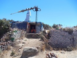 Sampah Pendaki Jadi Rumah Botol di Gunung Lawu