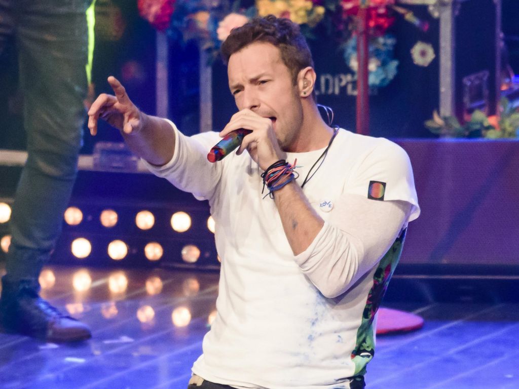 Chris Martin Cerita Kesulitan Jadi Frontman Coldplay hingga Perceraian