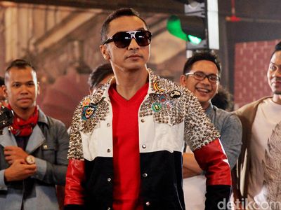 Gaya Giring Berjaket Stud, Kece?