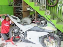 Modifikasi Motor dari Konsep Naked Bike hingga Street Fighter di Bengkel Ini