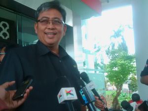 Jampidsus Arminsyah Raih Cumlaude di Unair Jampidsus Arminsyah Raih Cumlaude di Unair