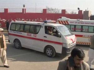 Bom Meledak di Dekat Kantor Kandidat Pemilu Pakistan, 28 Orang Tewas Bom Meledak di Dekat Kantor Kandidat Pemilu Pakistan, 28 Orang Tewas