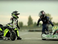 Lucunya, 2 Anak Balapan dengan Kart dan Motor Mini di Sirkuit