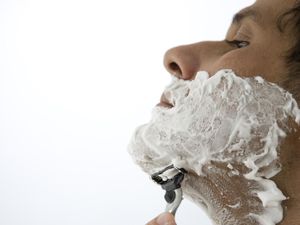 Duh, Kulit Iritasi Usai Cukuran? Coba 5 Hal Ini Solusinya